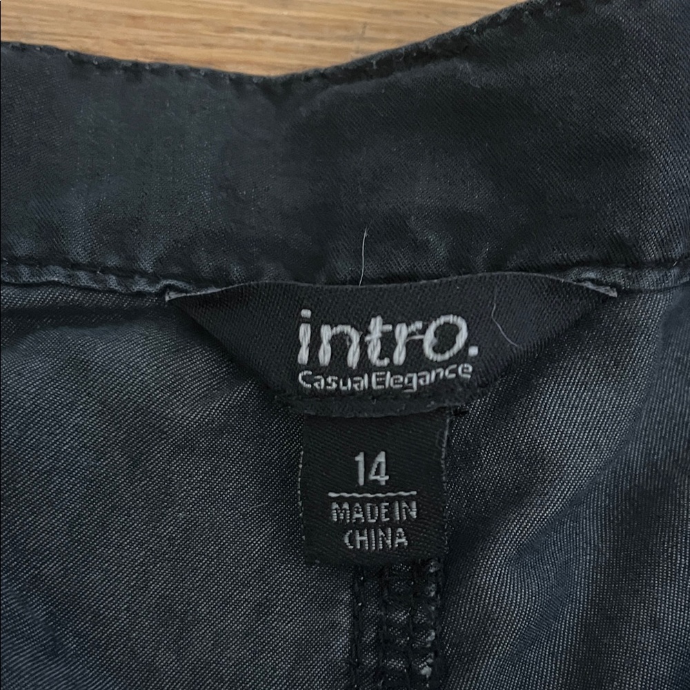 Intro. Women's Sz 14 Black Cargo Shorts - Picture 2 of 6